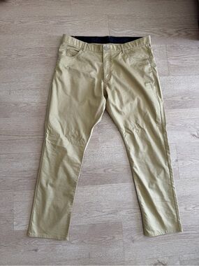 Nike Men’s Khaki Slim Fit Pants